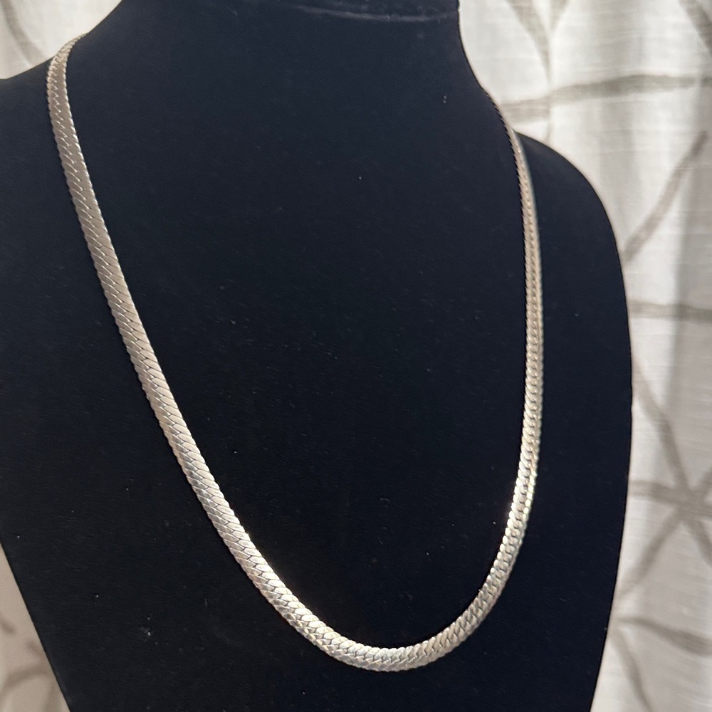Elegant Silver Necklace